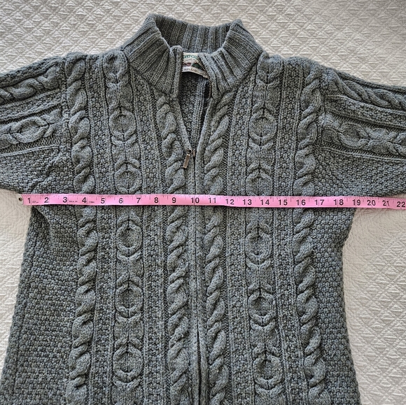 ARAN CRAFTS | Gorgeous Cable Knit Wool Zip Sweater - Picture 4 of 5